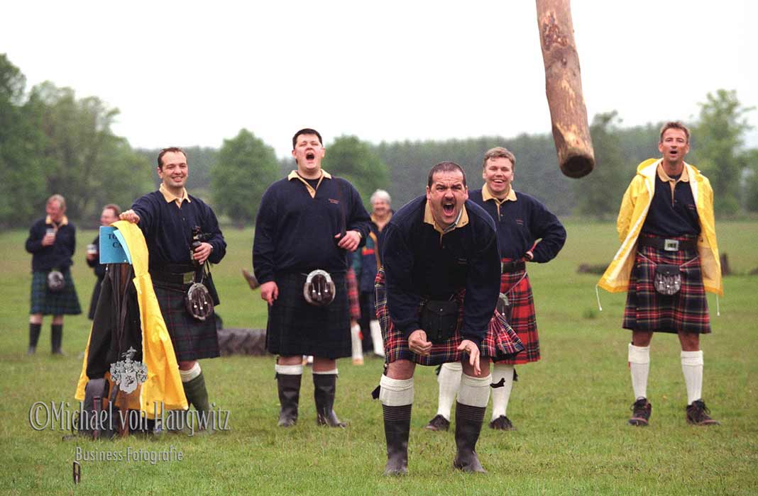 Baumstammwerfen | Highland Games Schottland